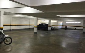 Apto12 com WIFI garagem e 100 metros da Av Brasil